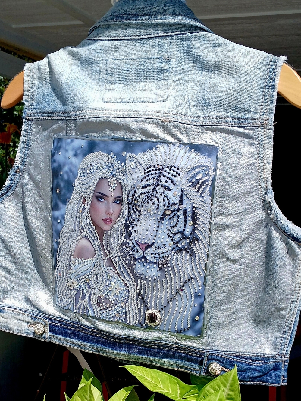 Embellished Denim Vest with White Tiger & Woman Artwork - White/Gray